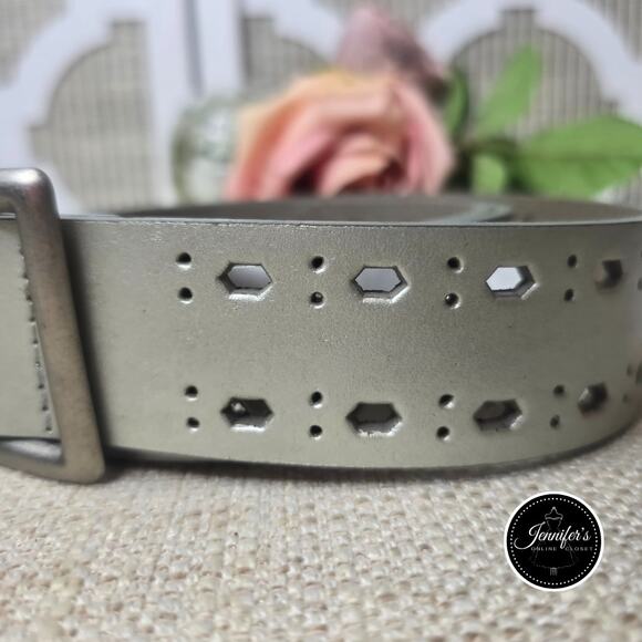 Relic Women's NWT Silver Geometric Cut Outs Double Prong Buckle Belt Size L - Picture 4 of 9